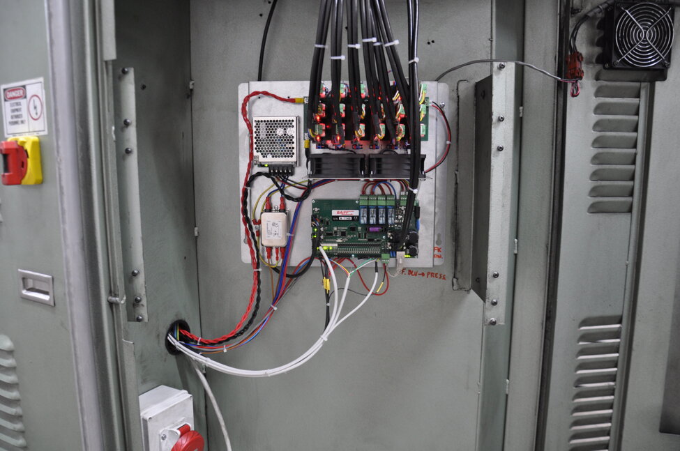 Vista alternativa di un pannello Mayer modernizzato con il kit Baiff