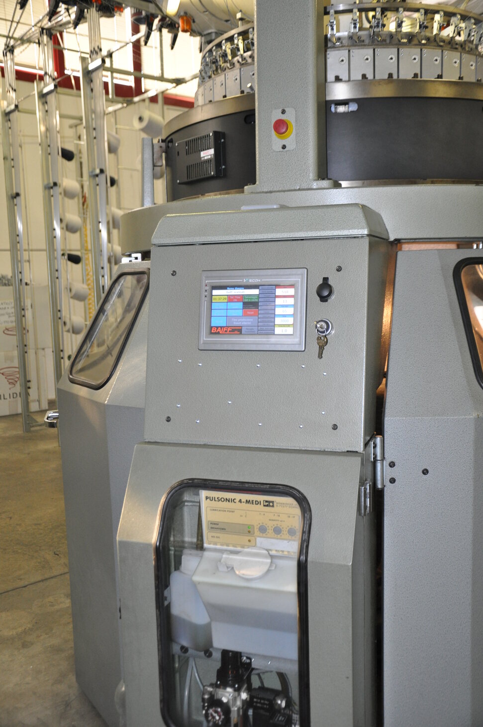 Primo piano di un pannello touch screen per macchine Terrot sviluppato da Baiff e installato