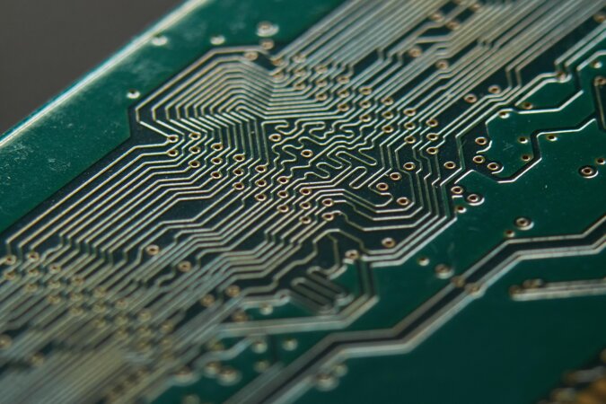 Primo piano di una scheda elettrica utilizzata da Baiff per sviluppi