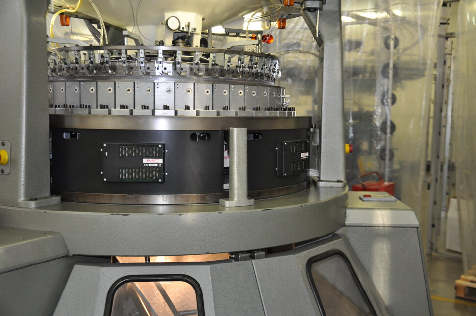 Primo piano di macchina Terrot ultimata con kit Baiff mentre lavora