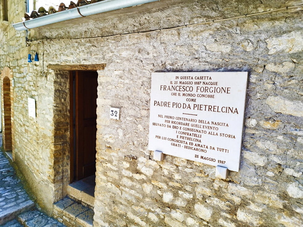 pietrelcina-casa-natale-di-padre-pio.jpeg pietrelcina-casa-natale-di-padre-pio.jpeg