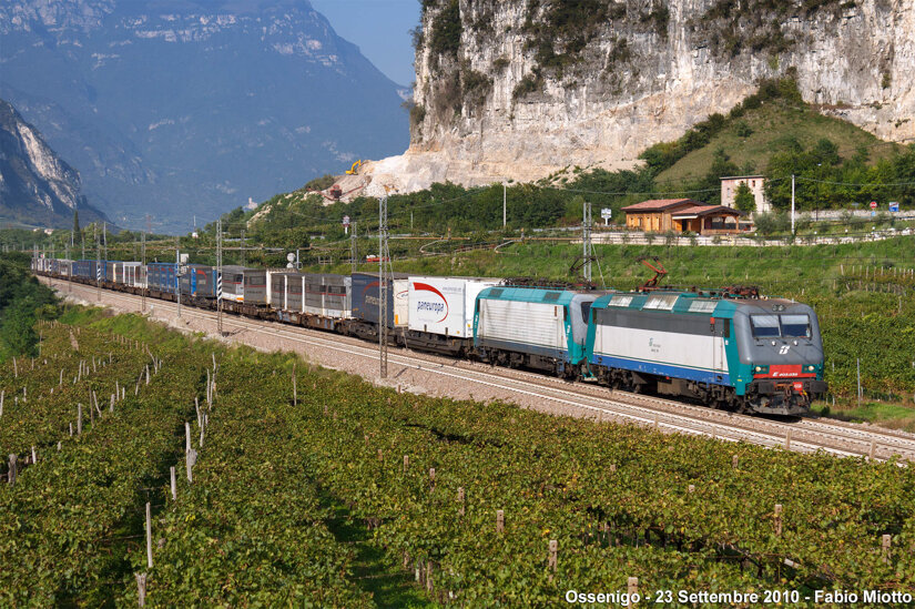 dac54dfe-e7c2-4876-9aa2-cadbddadc3a5