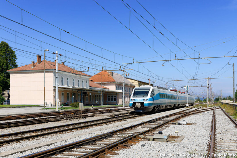 9989032a-34ff-4a16-a8f5-11df1fb33c89 9989032a-34ff-4a16-a8f5-11df1fb33c89