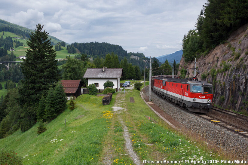 ebb49b77-a7d5-4e8c-aab5-954d7cf4da51