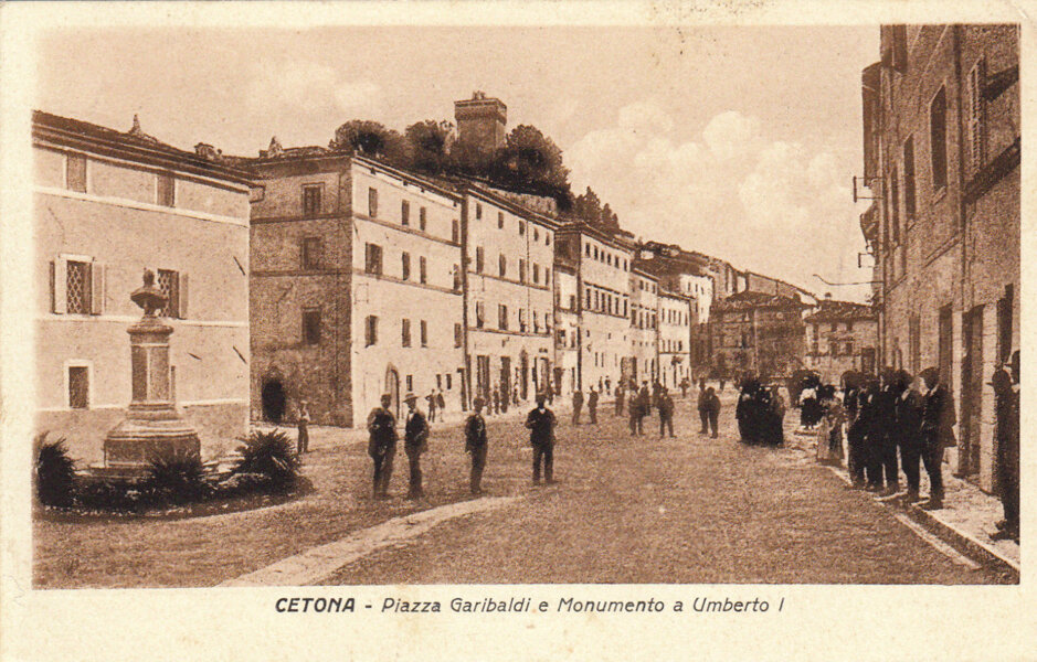 Piazza Umberto I, Cetona