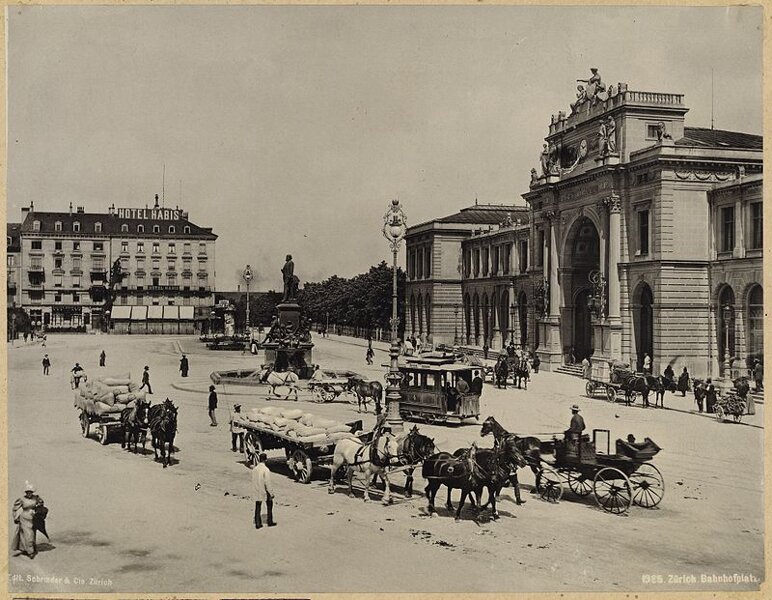 Bahnhof Platz Zurigo