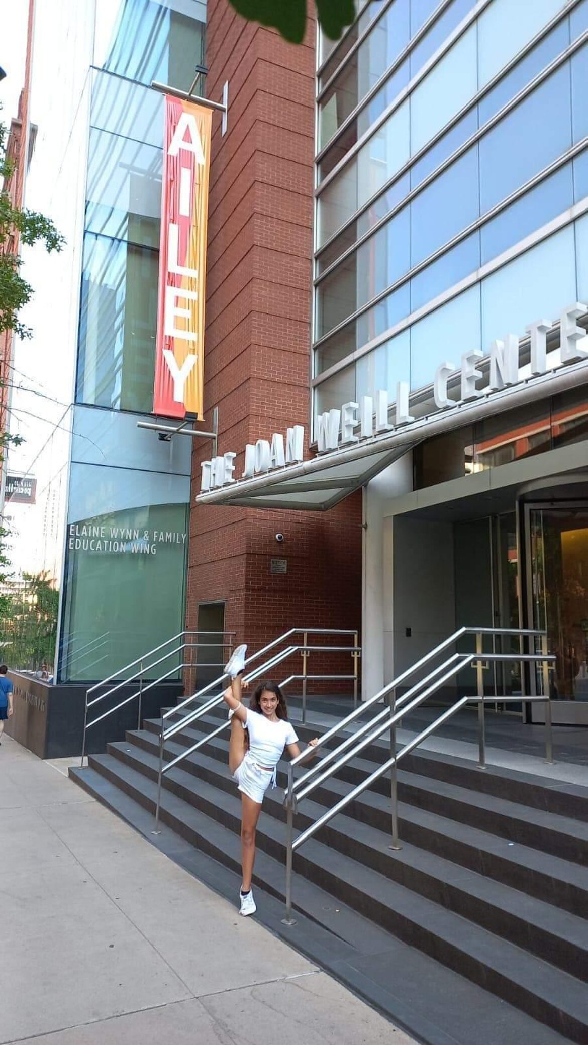 Vincitrice di Borsa di Studio Totale all'Alvin Ailey di New York su invito della Direzione