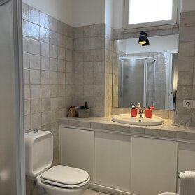 Bagno Bagno finestrato con wc, bidet e doccia