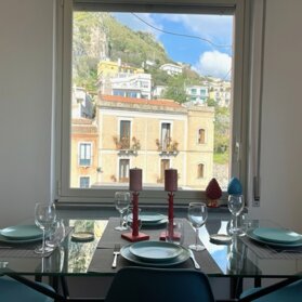 Tavolo da pranzo attrezzato per 6 persone