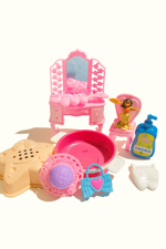 diversi-giocattoli-di-barbie-e-una-stella-di-mare-e-vaiana