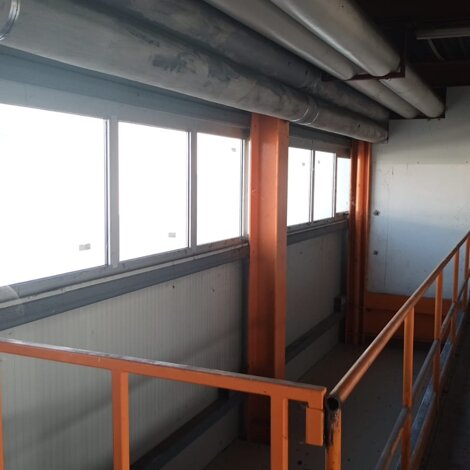 Dettaglio tubature con isolamento in amianto friabile