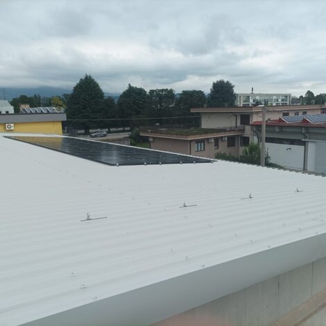 Immagine dettaglio copertura tetto con pannelli isolanti