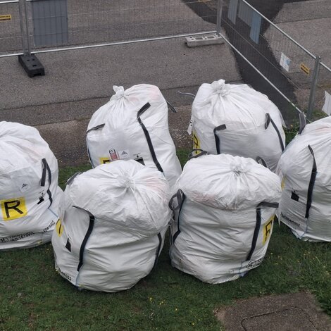 Isolamento in amianto friabile da smaltire