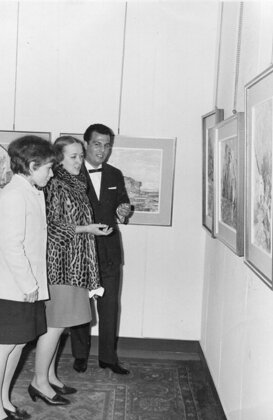 Roma via Margutta il figlio dell'artista Giorgio con le figlie del Dott. Garzia