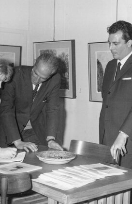 Roma via Margutta anno 1968 con la pittrice Novella Parigini e il figlio Giorgio