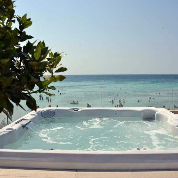 Jacuzzi corner 4 Jacuzzi corner 4