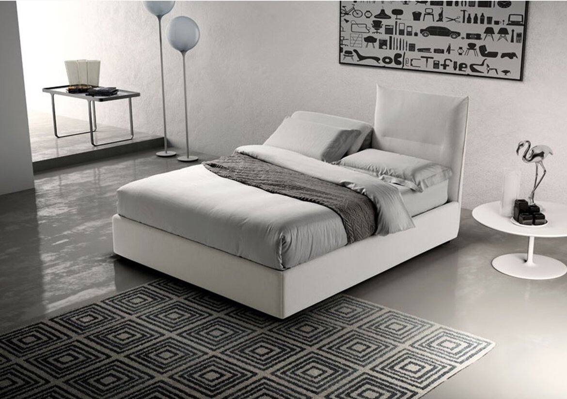 Letto con schienali reclinabili