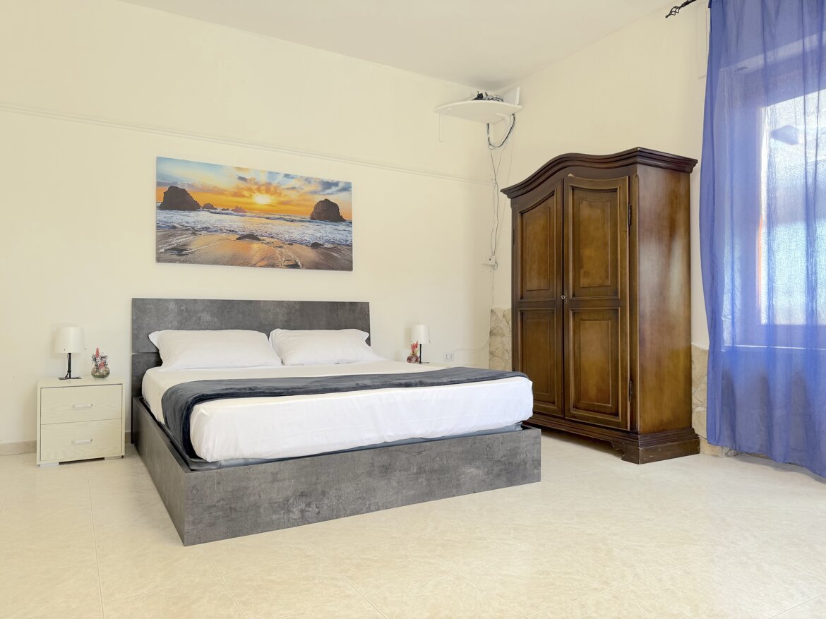 dc4b630e-fbce-4994-993c-eabf383738be dc4b630e-fbce-4994-993c-eabf383738be