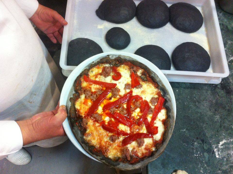 Pizza al carbone vegetale