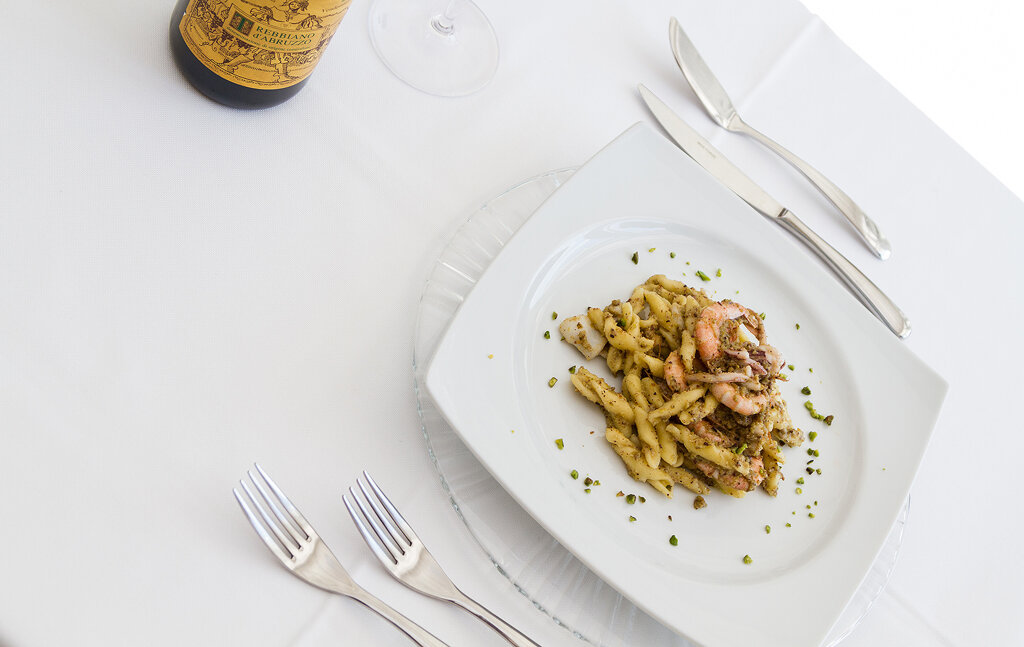 Strozzapreti con pesto di pistacchio e calamari