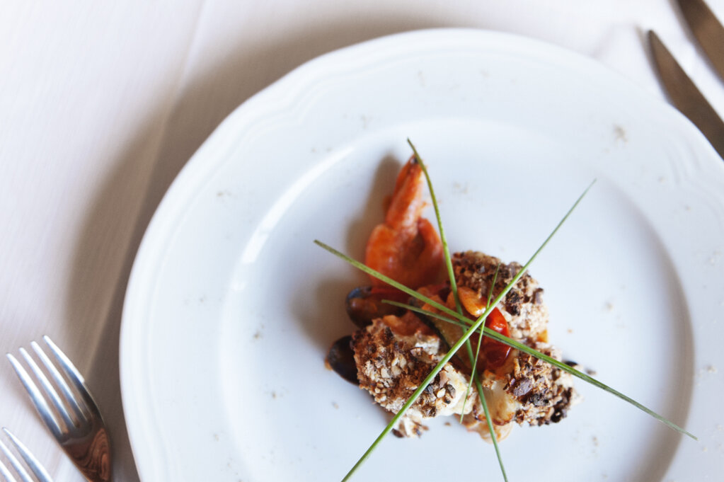 Trancio di pescatrice in crosta di mandorle