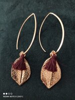 orecchini-foglia-nappina-bordeaux