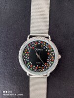 orologio-con-cinturino-regolabile-sfondo-nero-colorato