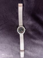 orologio-con-cinturino-regolabile-sfondo-nero-colorato