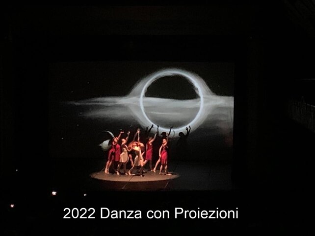 2022 danza e proiezioni.jpeg
