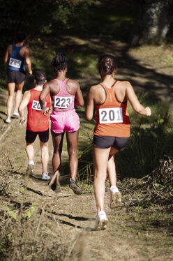 diverse-persone-che-partecipano-un-cross-country.jpeg