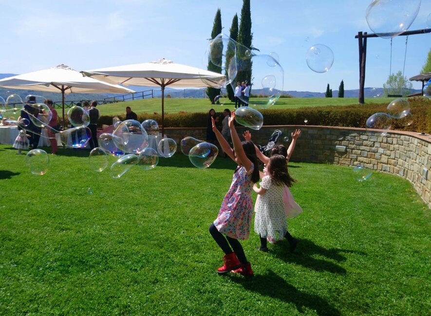 bolle-di-sapone-giganti-animazinone-matrimonio-arezzo-siena-firenze.jpeg bolle-di-sapone-giganti-animazinone-matrimonio-arezzo-siena-firenze.jpeg