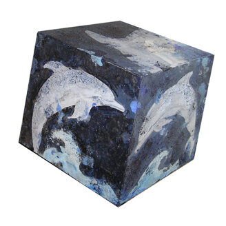 mariella bogliacino - cubo delfino 2006 - cm 20x20x20 - tecniche miste su tavola.jpeg