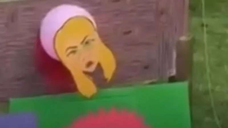 La ghigliottina di cartone e la domanda che nessuno vuole fare La ghigliottina di cartone e la domanda che nessuno vuole fare