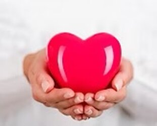 Donazione, cuore nelle mani, ti dono il mio cuore