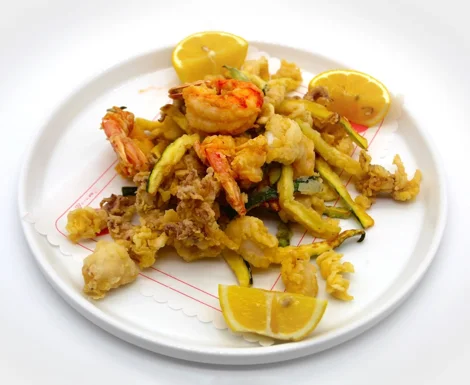 Gran fritto misto di gamberi, calamari e zucchine