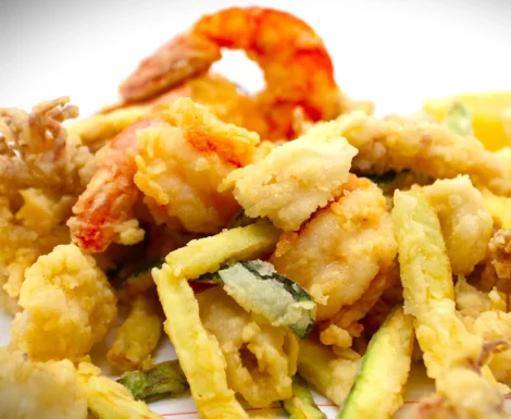 Gran fritto misto di gamberi, calamari e zucchine