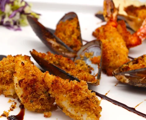 Misto mare gratinato di cozze, calamari e gamberi