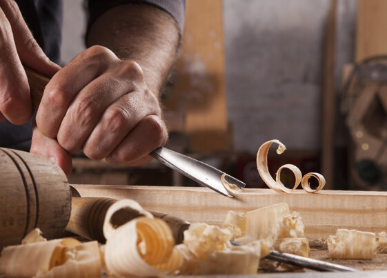 spigolatura-a-mano-travi-legno.jpeg spigolatura-a-mano-travi-legno.jpeg