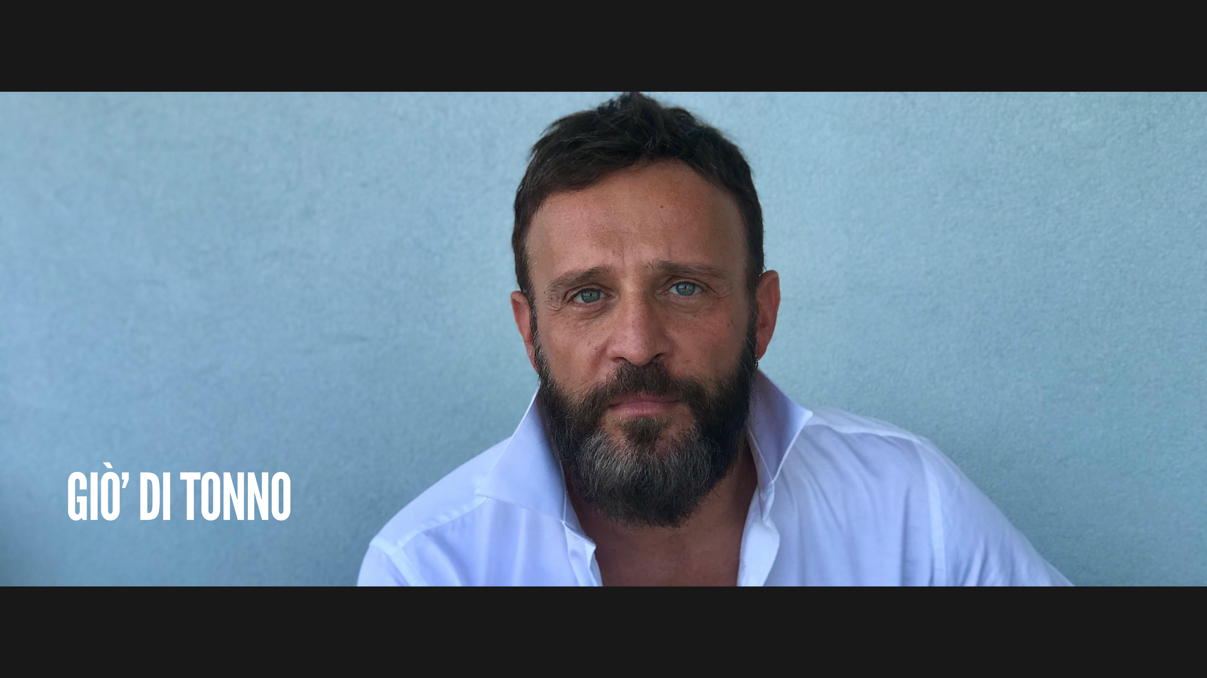 black brown modern creative portfolio presentation (8)