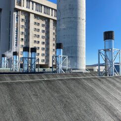 Trieste Tralicci a sostegno canne fumarie Trieste Tralicci a sostegno canne fumarie