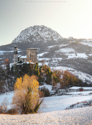 Chiesa di San Michele Arcangelo ed il torrione di Bobbiano nel comune di Travo (Pc).