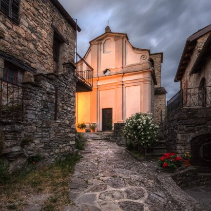 Chiesa di Brugnello al tramonto (giugno 2021) Chiesa di Brugnello al tramonto (giugno 2021)