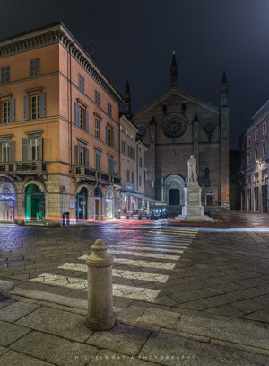 Piazza Cavalli e la basilica di San Francesco d'Assisi (Pc).