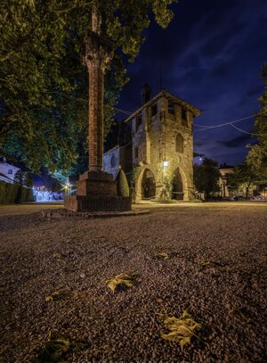 Scorcio a Grazzano Visconti con luna (quasi) piena.