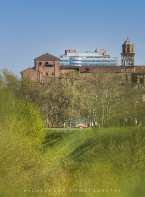 Vista di Palazzo Farnese ed il grattacielo dei Mille dalle rive del Po