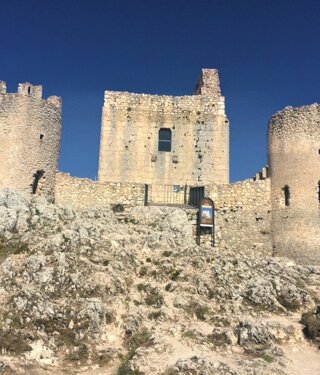 rocca%20calascio1.jpeg rocca%20calascio1.jpeg