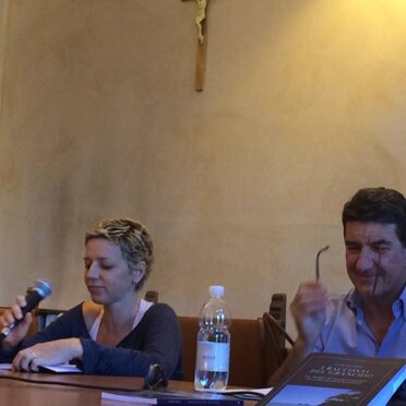 Chiara Colizzi e Anna Nanni con Carlo La Porta Chiara Colizzi legge I Racconti del Granchio di Carlo La Porta