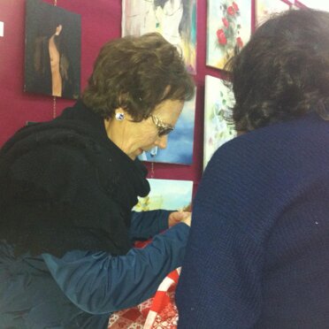 La pittrice Vincenzina Trella alla Mostra