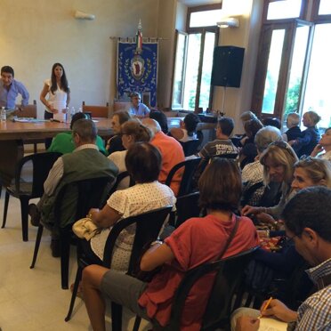 Sala Consiliare di Pescasseroli L'Autore con Mari Lilia la Porta