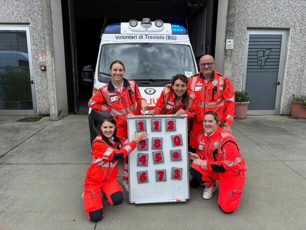 foto bimbi in ambulanza 6.jpeg